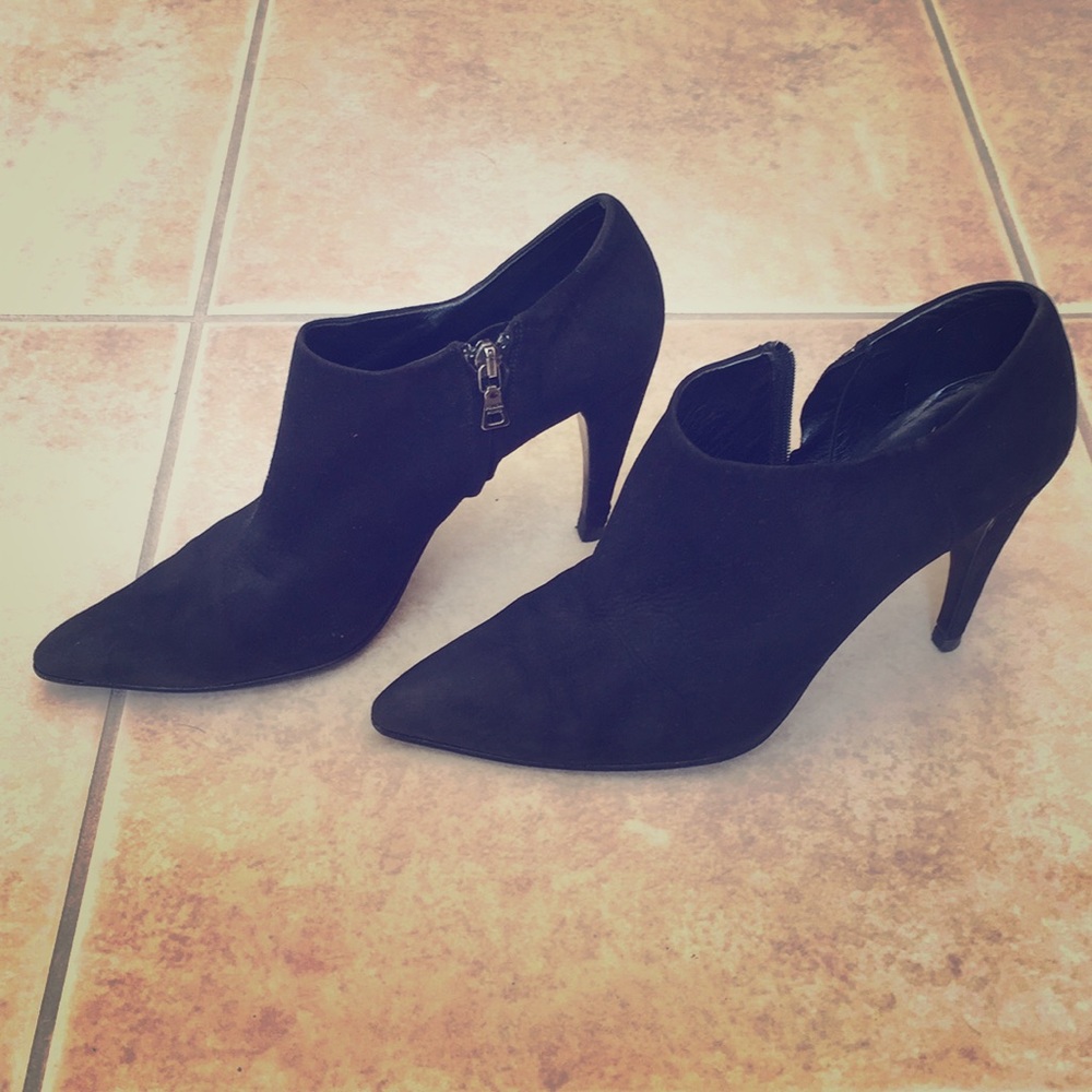 Prada Vero Cuoio Suede Ankle Booties size 39.5